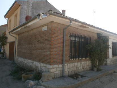 Vista exterior de Casa o xalet en venda en Mozoncillo amb Calefacció i Terrassa