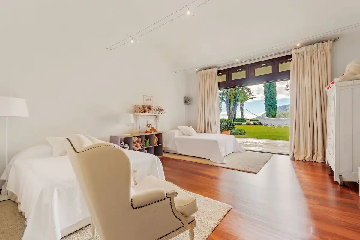 Wohnzimmer von Haus oder Chalet zum Verkauf in Benahavís mit Klimaanlage, Privatgarten und Terrasse