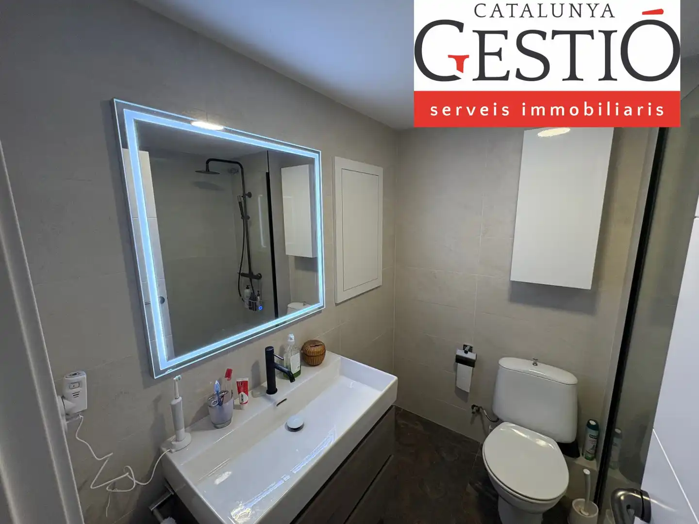 Badezimmer von Einfamilien-Reihenhaus zum Verkauf in Corbera de Llobregat mit Heizung, Privatgarten und Terrasse