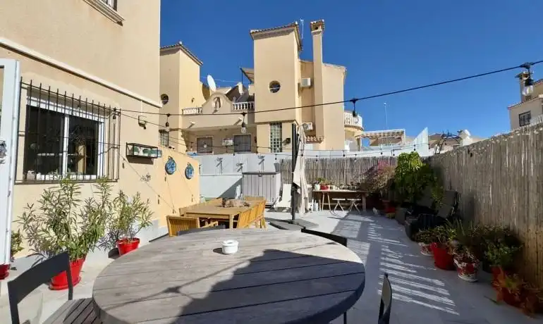 Terrassa de Casa adosada en venda en Orihuela amb Aire condicionat, Jardí privat i Terrassa
