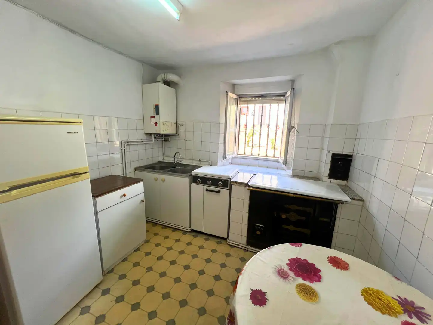 Kitchen of Flat for sale in Valdeolea  with Furnished