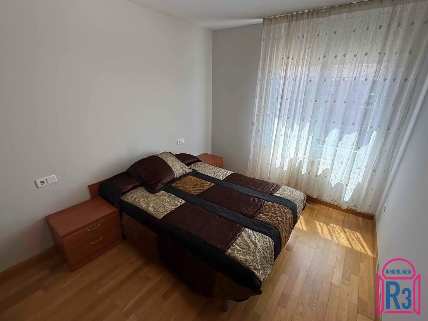 Habitación de Apartamento de alquiler en San Andrés del Rabanedo con Calefacción, Terraza y Trastero