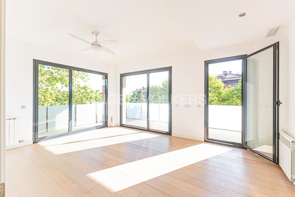 Exterior view of Apartment for sale in Sant Cugat del Vallès  with Air Conditioner, Heating and Private garden