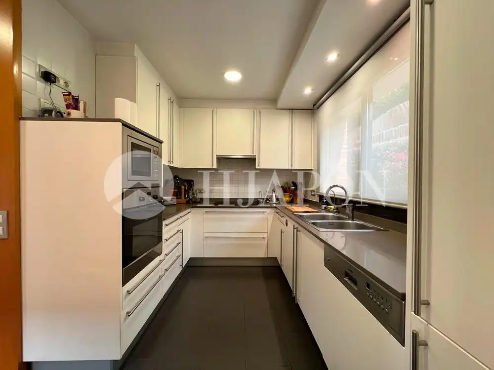 Cocina de Casa o chalet en venta en Alella con Aire acondicionado, Calefacción y Jardín privado