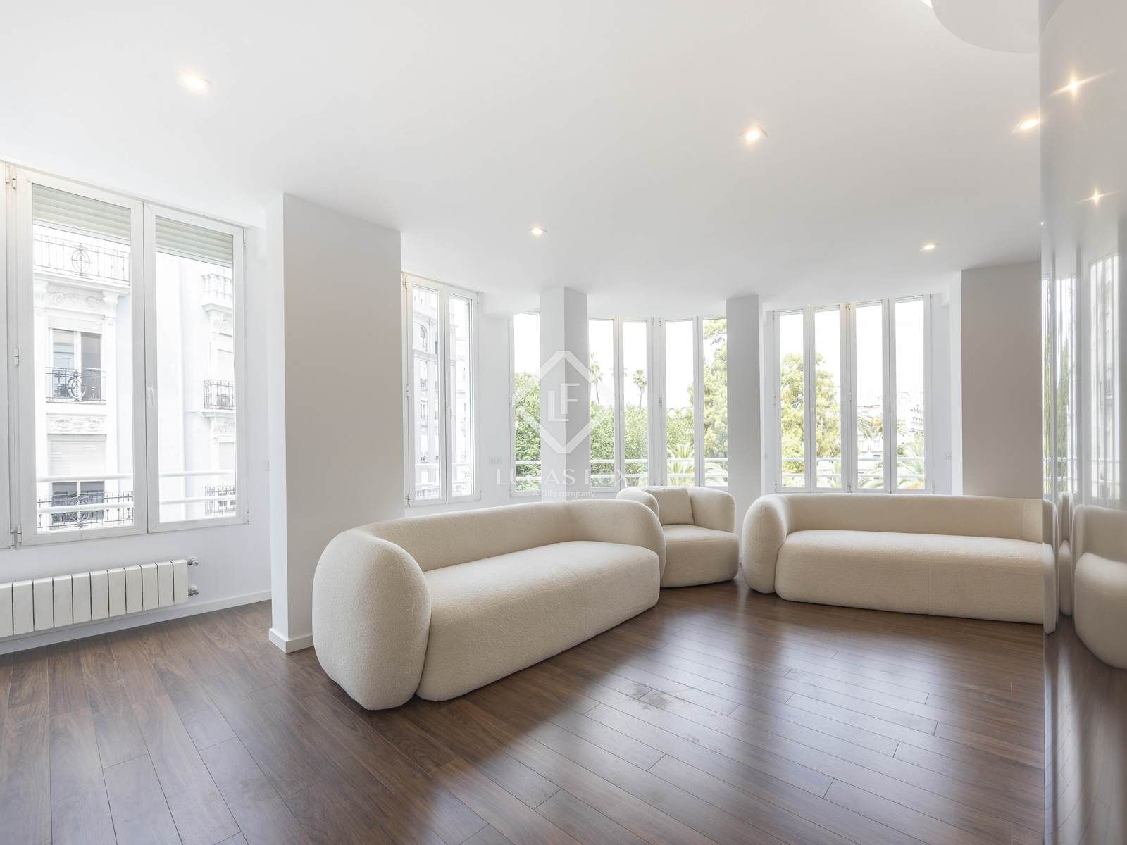 Living room of Flat for sale in  Valencia Capital  with Air Conditioner, Heating and Parquet flooring