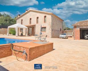 Vista exterior de Finca rústica en venda en Lliçà de Vall amb Piscina