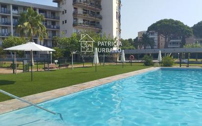 Swimming pool of Flat for sale in Cambrils  with Air Conditioner, Heating and Parquet flooring