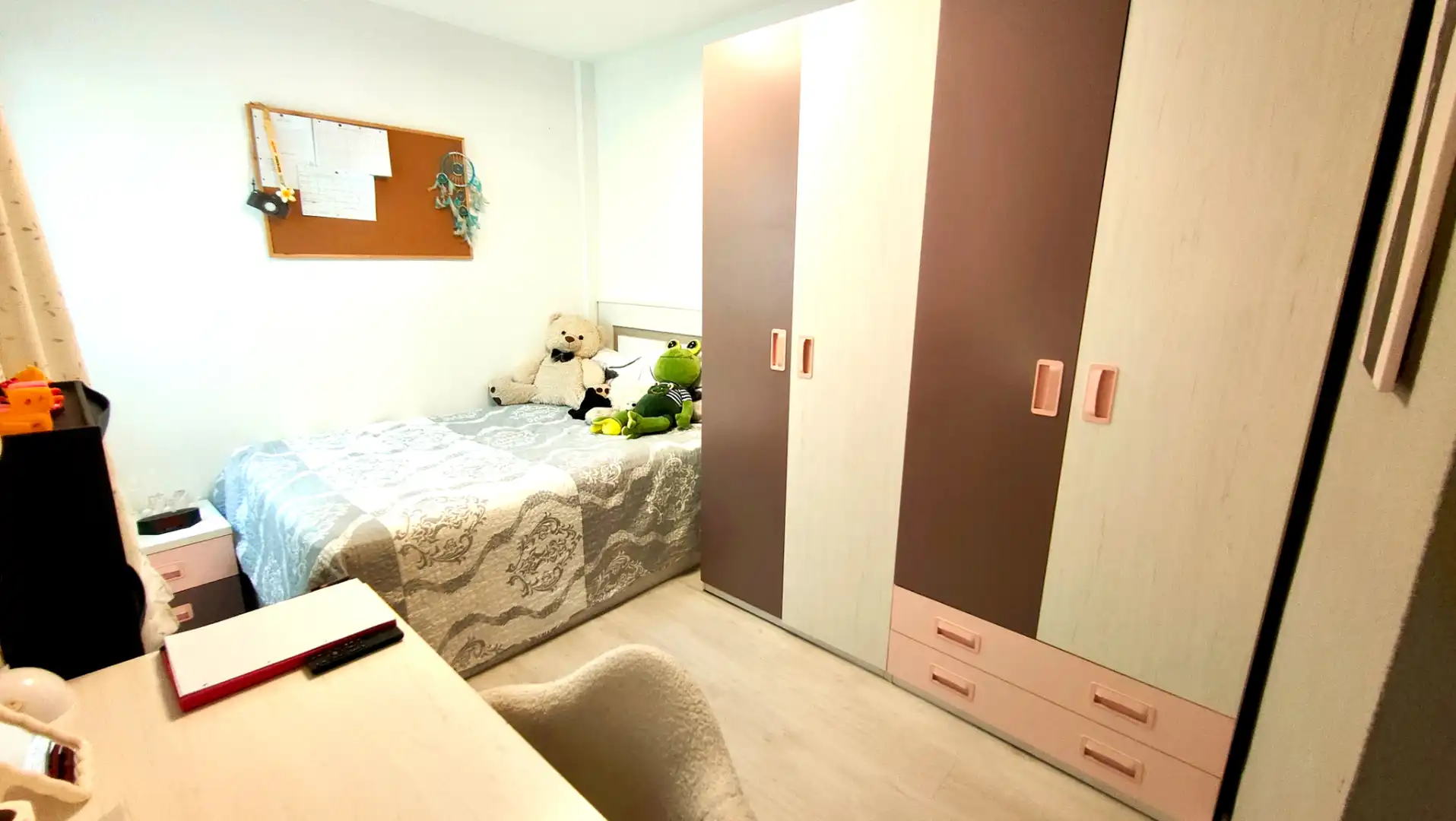 Habitación de Casa adosada en venta en Santa Pola con Aire acondicionado, Calefacción y Jardín privado