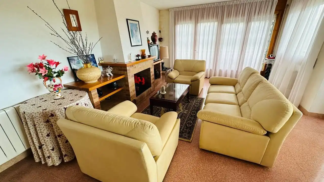 Sala d'estar de Casa o xalet en venda en Lloret de Mar amb Calefacció, Jardí privat i Terrassa