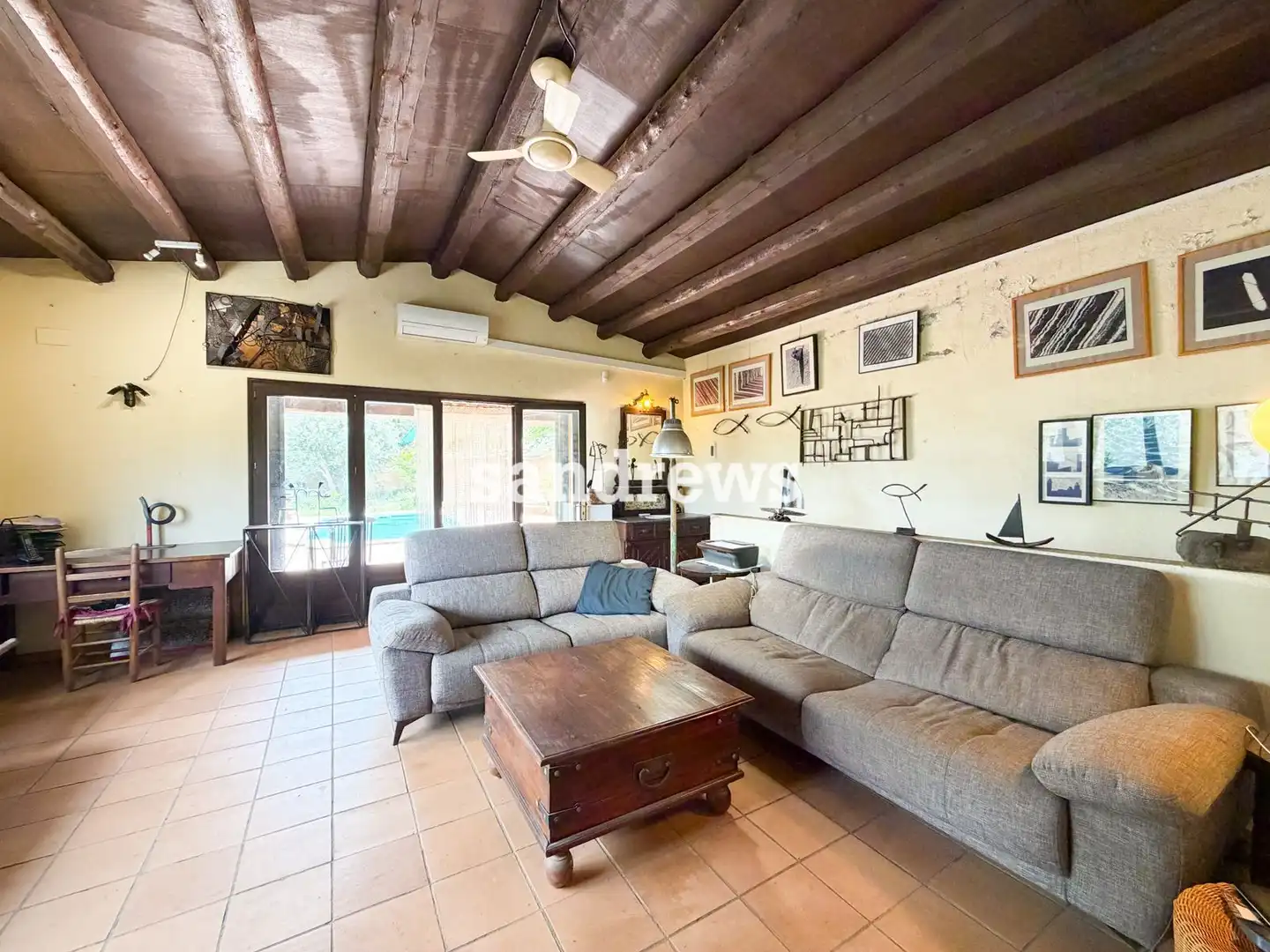 Sala de estar de Finca rústica en venta en Rabós con Aire acondicionado, Calefacción y Piscina