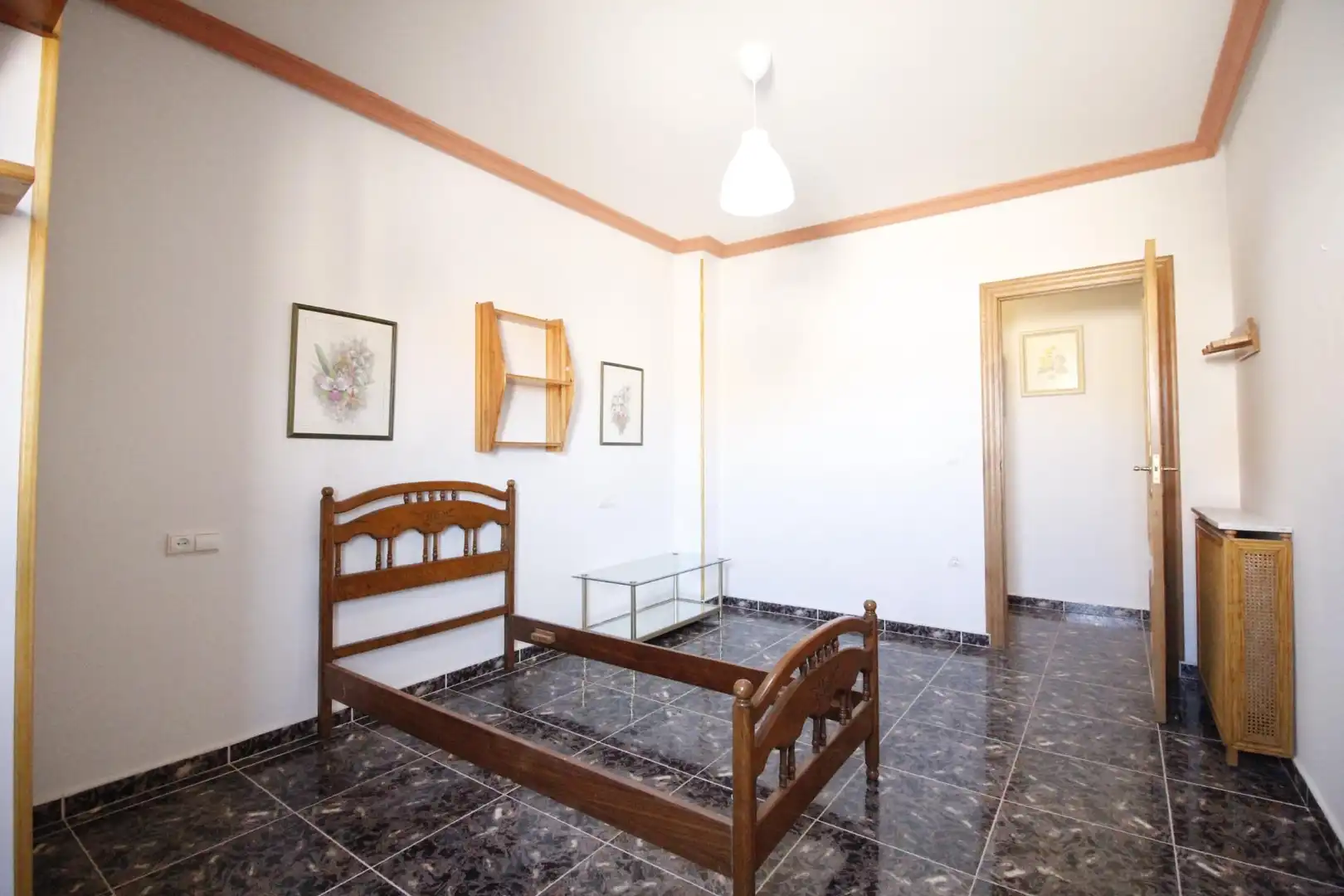 Dormitori de Casa o xalet en venda en Baza amb Calefacció i Balcó