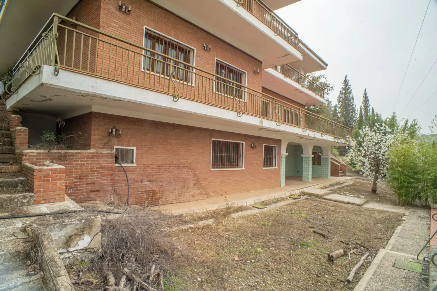 Vista exterior de Casa o xalet en venda en Loja amb Jardí privat, Terrassa i Piscina
