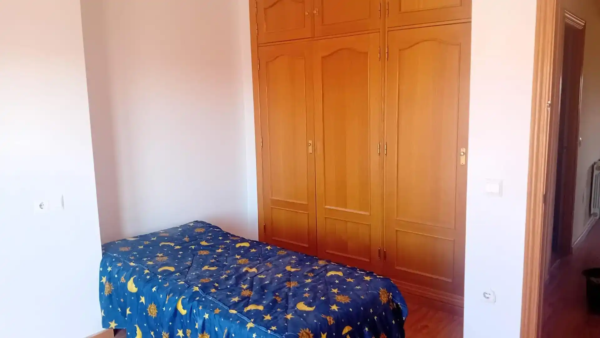 Dormitori de Casa adosada en venda en Las Mesas   amb Jardí privat, Moblat i Balcó