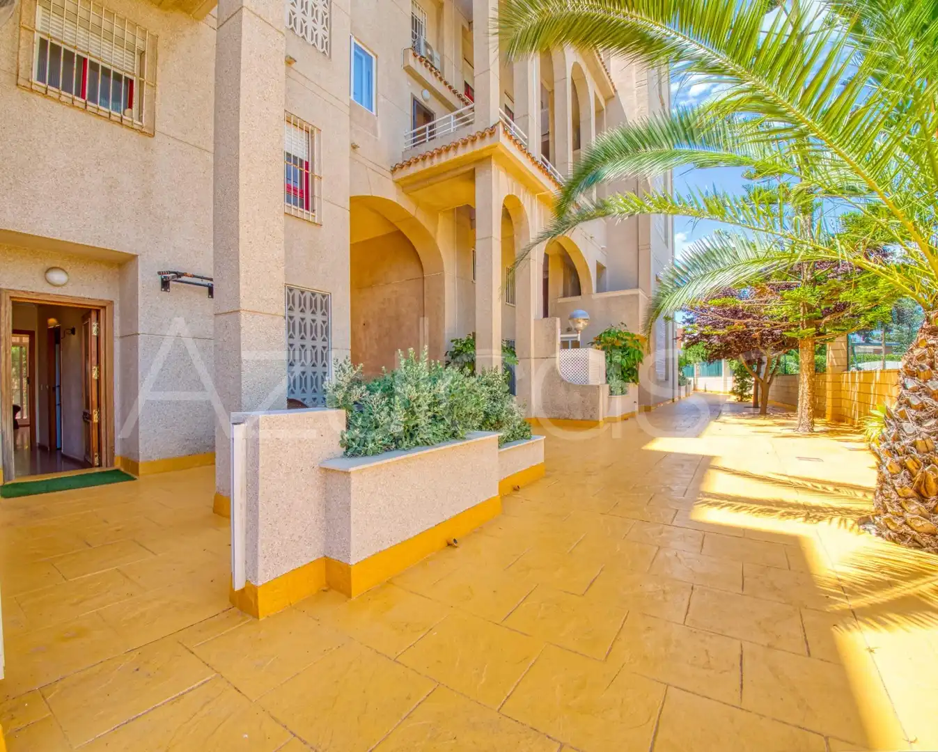 Außenansicht von Maisonette zum Verkauf in El Campello mit Klimaanlage, Abstellraum und Gemeinschaftspool