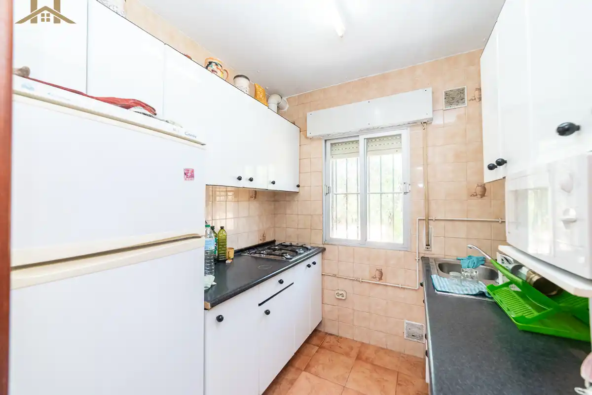 Cuina de Casa o xalet en venda en Aldea del Fresno amb Aire condicionat, Jardí privat i Terrassa
