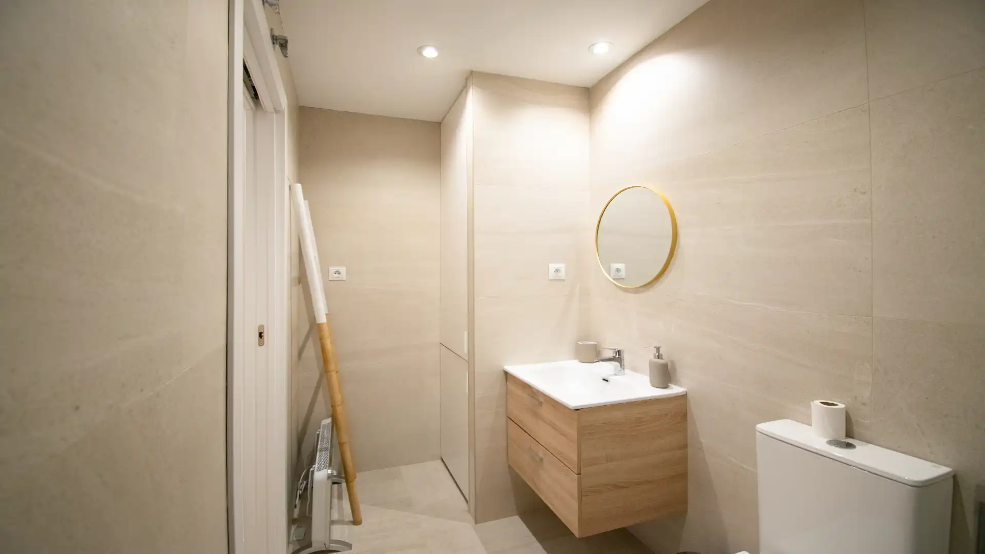 Bathroom of Flat for rent in Madrid  with Heating, Furnished and Oven