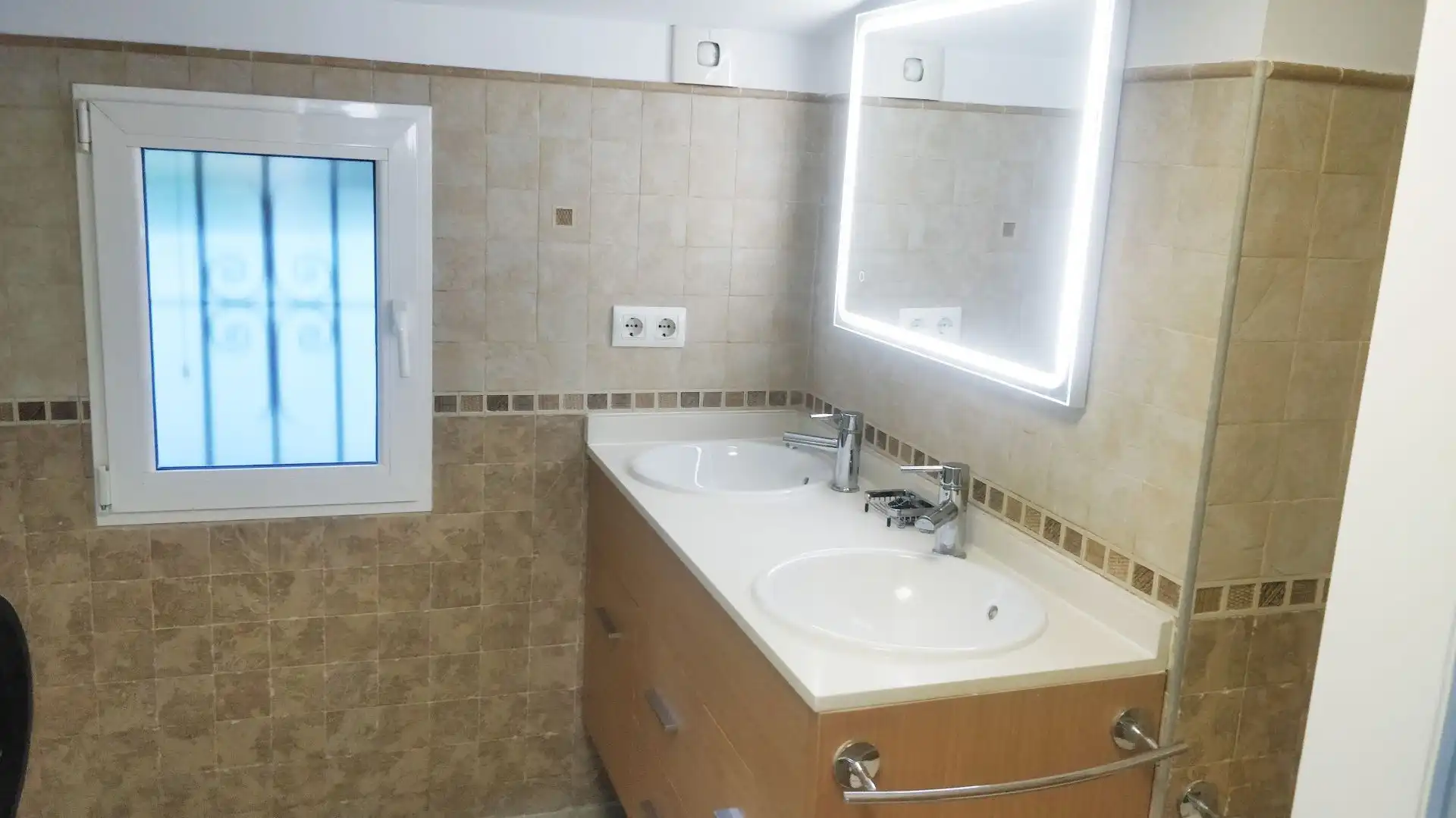 Bany de Casa o xalet en venda en Dénia amb Aire condicionat, Calefacció i Jardí privat