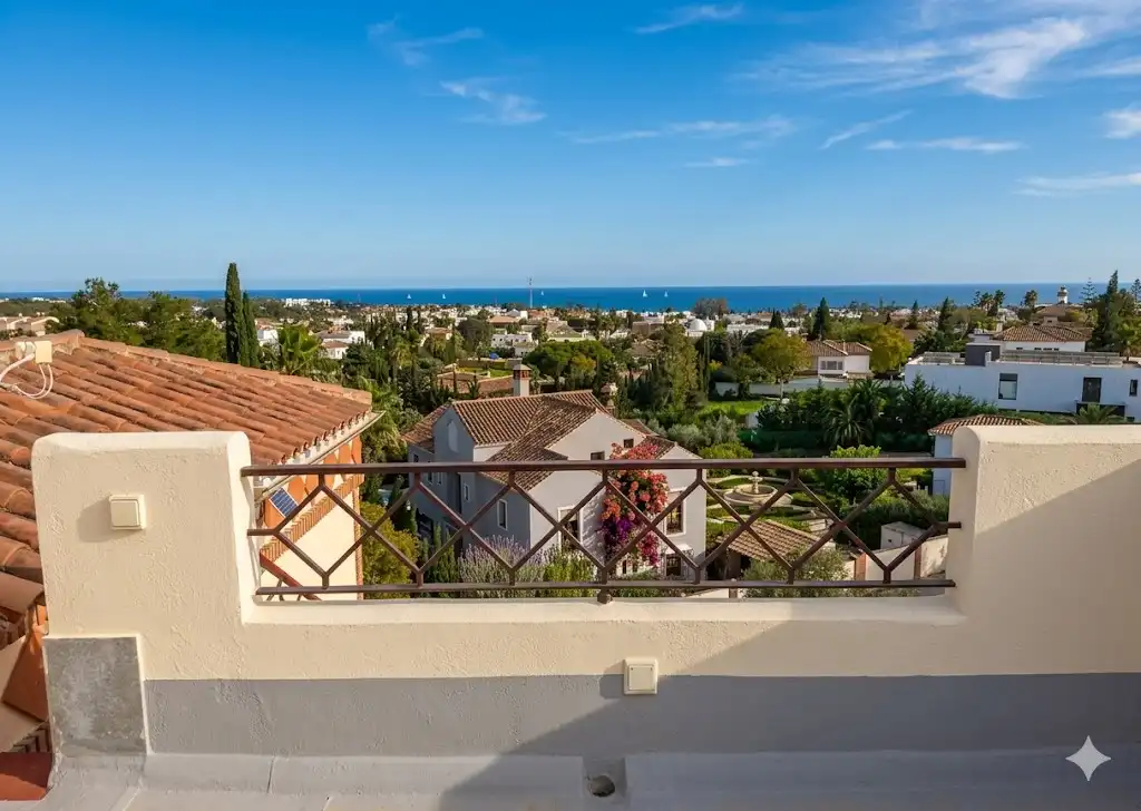 Vista exterior de Dúplex en venta en Estepona con Terraza y Piscina comunitaria