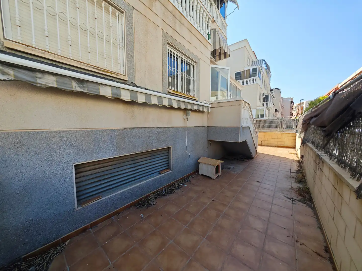 Außenansicht von Wohnung zum Verkauf in Mutxamel mit Privatgarten, Parkett und Terrasse