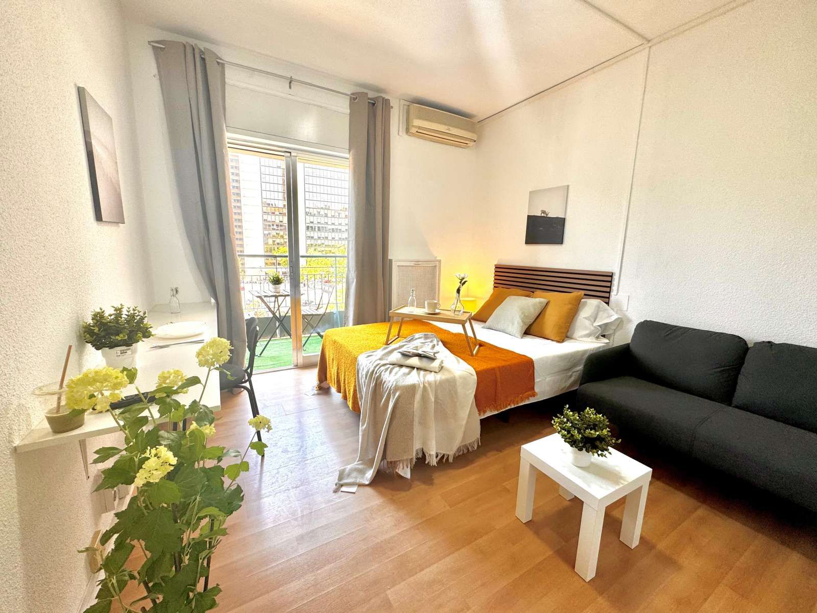 Bedroom of Flat to share in  Madrid Capital  with Air Conditioner, Heating and Terrace