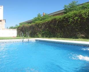 Swimming pool of Single-family semi-detached for sale in Islantilla