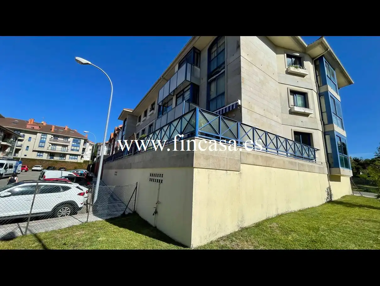 Vista exterior de Piso en venta en Nigrán con Calefacción, Jardín privado y Parquet