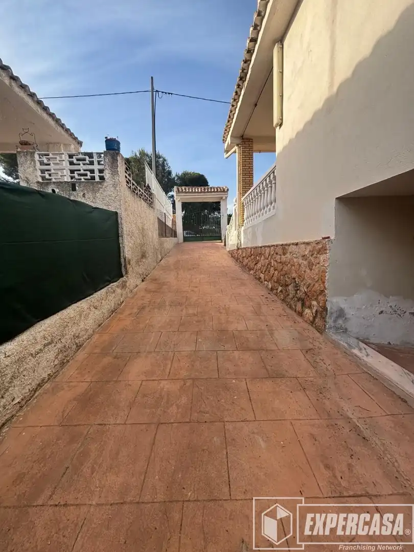 Vista exterior de Casa o chalet en venta en Torrent con Terraza, Trastero y Piscina