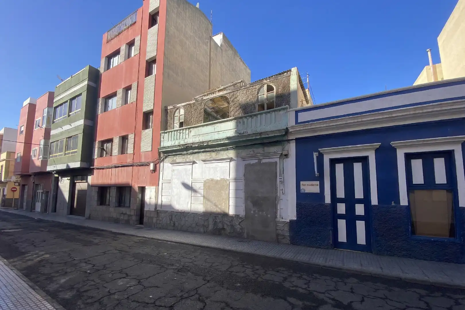 Vista exterior de Casa adosada en venda en Las Palmas de Gran Canaria amb Calefacció