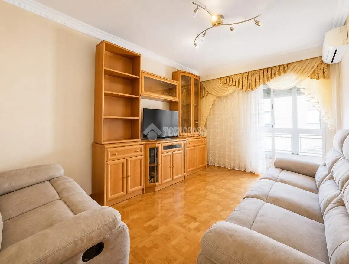 Sala de estar de Piso en venta en Madrid con Calefacción, Parquet y Terraza