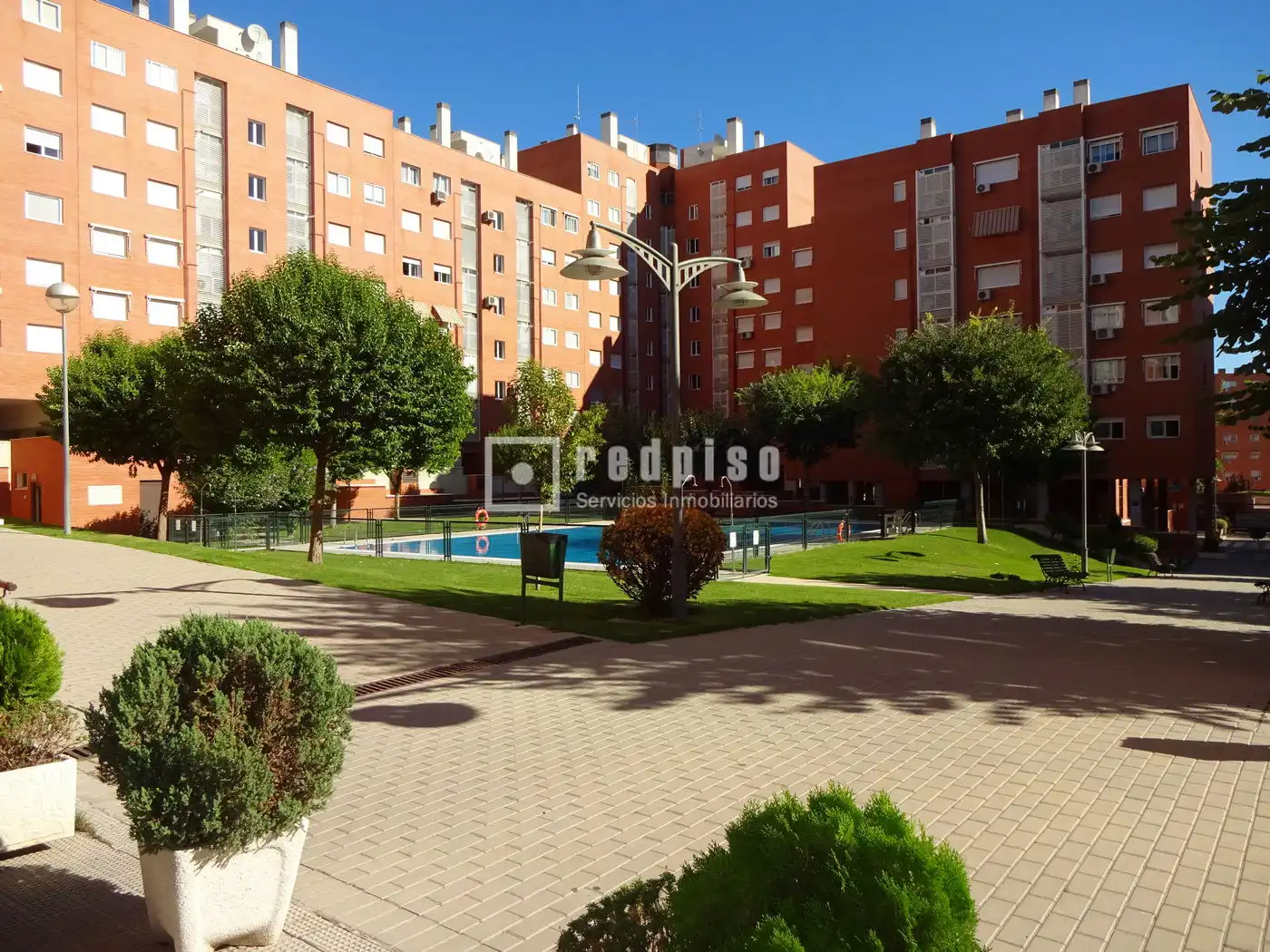 Vista exterior de Piso en venta en Madrid con Calefacción, Parquet y Trastero