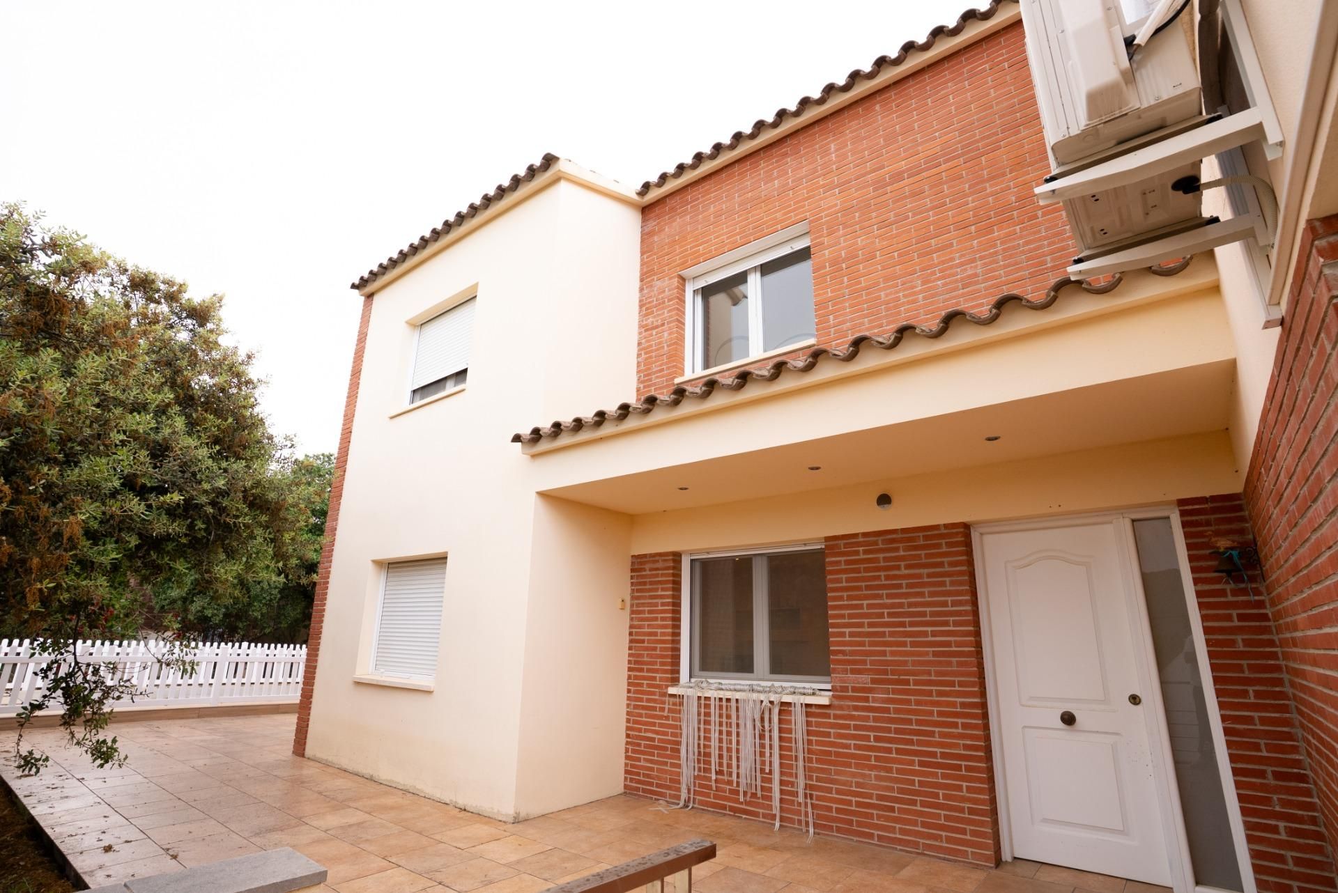 Exterior view of House or chalet for sale in Riudecols  with Air Conditioner, Heating and Private garden