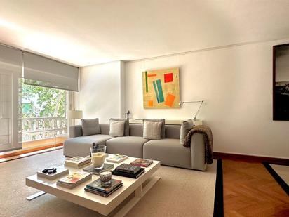 Living room of Flat for sale in  Barcelona Capital  with Air Conditioner, Heating and Parquet flooring