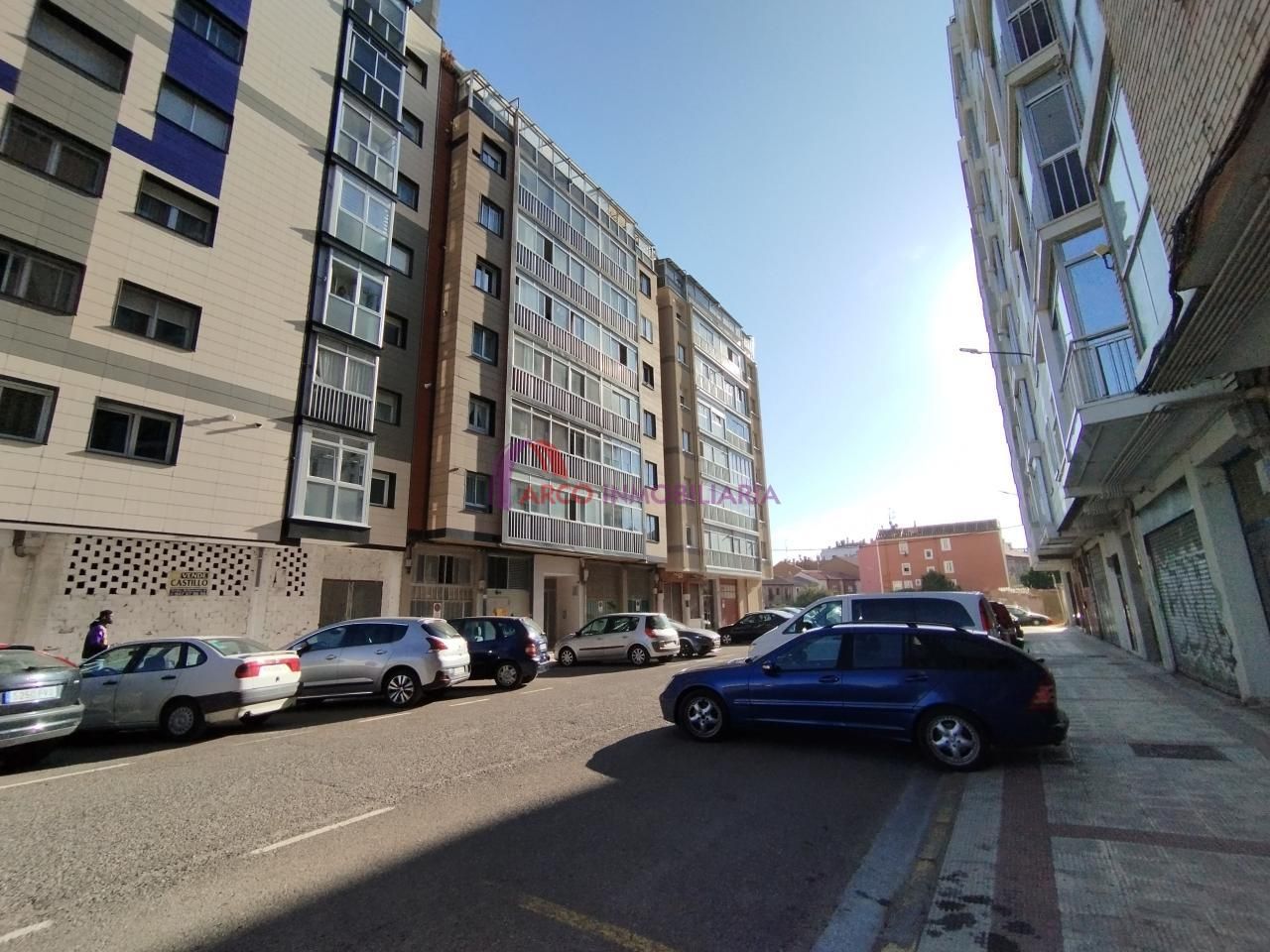 Vista exterior de Piso de alquiler en Burgos Capital con Calefacción, Parquet y Amueblado