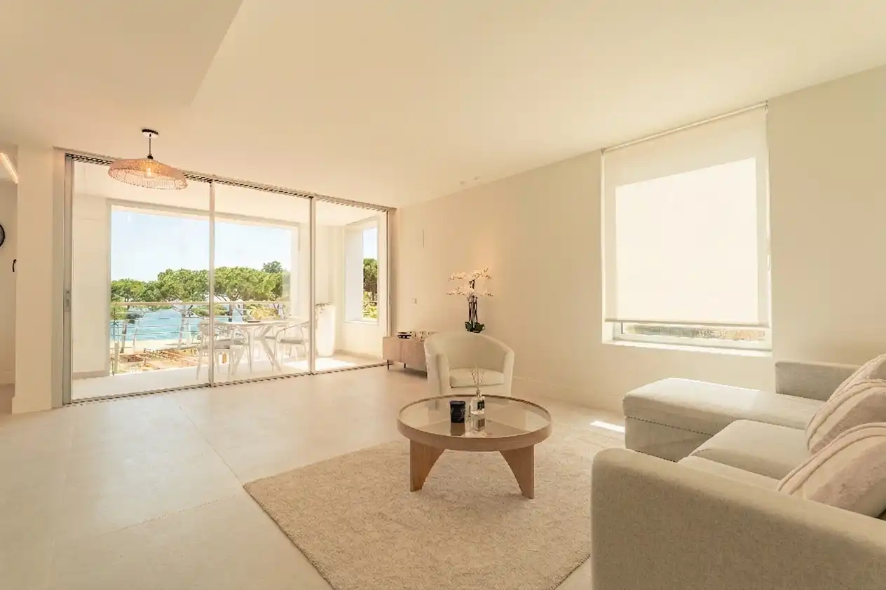 Sala de estar de Apartamento en venta en Castell d'Aro, Platja d'Aro i s'Agaró con Aire acondicionado, Calefacción y Horno