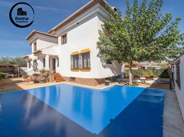 Chalet con jardín en venta en Cúllar Vega