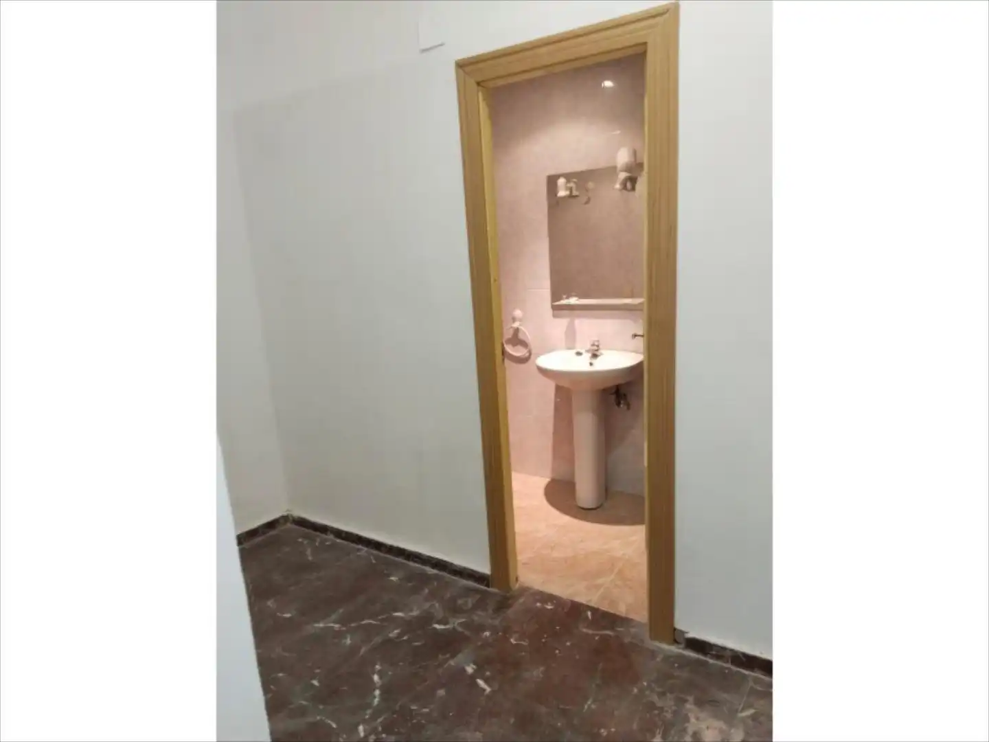 Business premises for sale in Casc Urbà, imagen 3