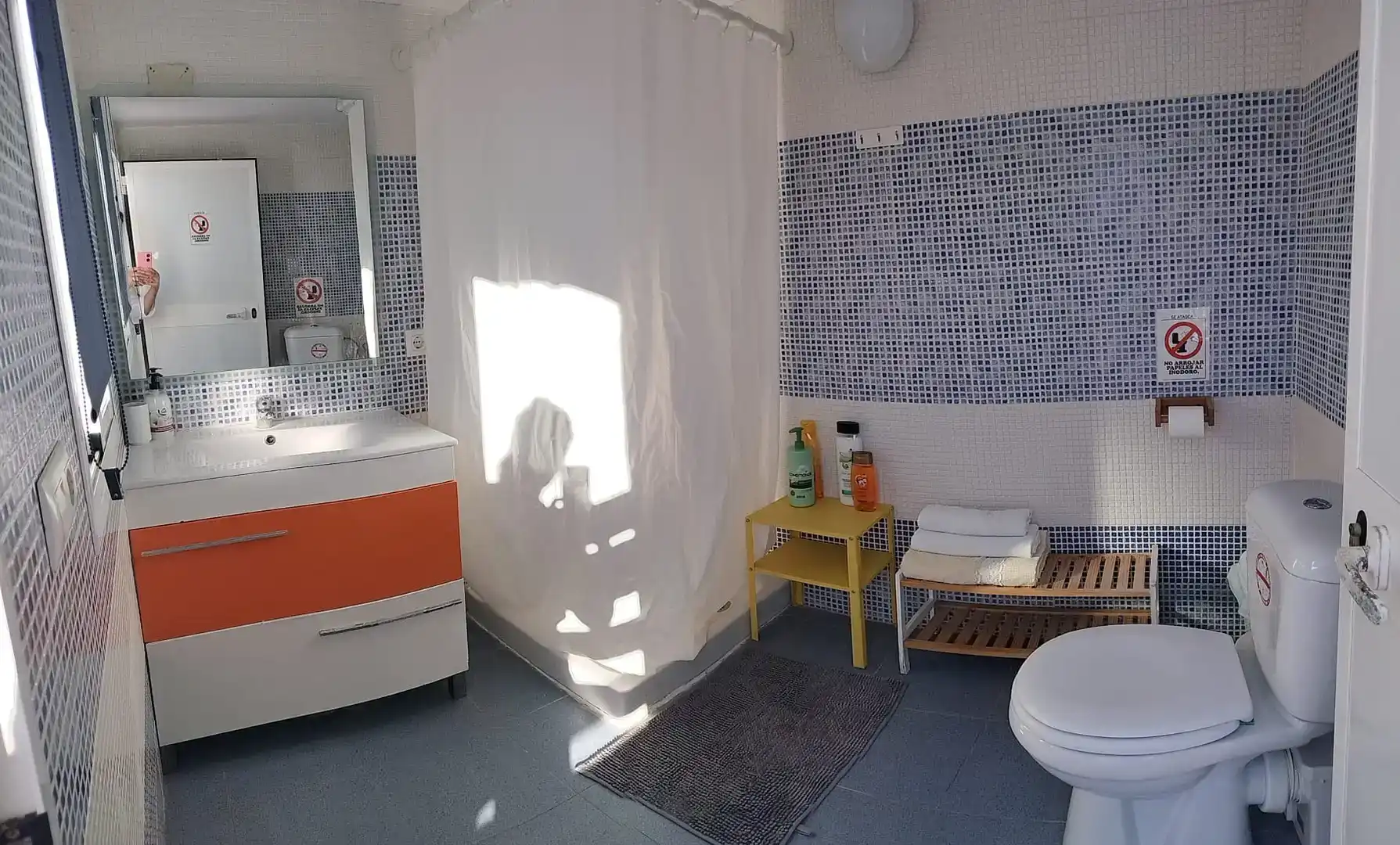 Baño de Piso de alquiler en Chipiona con Aire acondicionado, Trastero y Amueblado