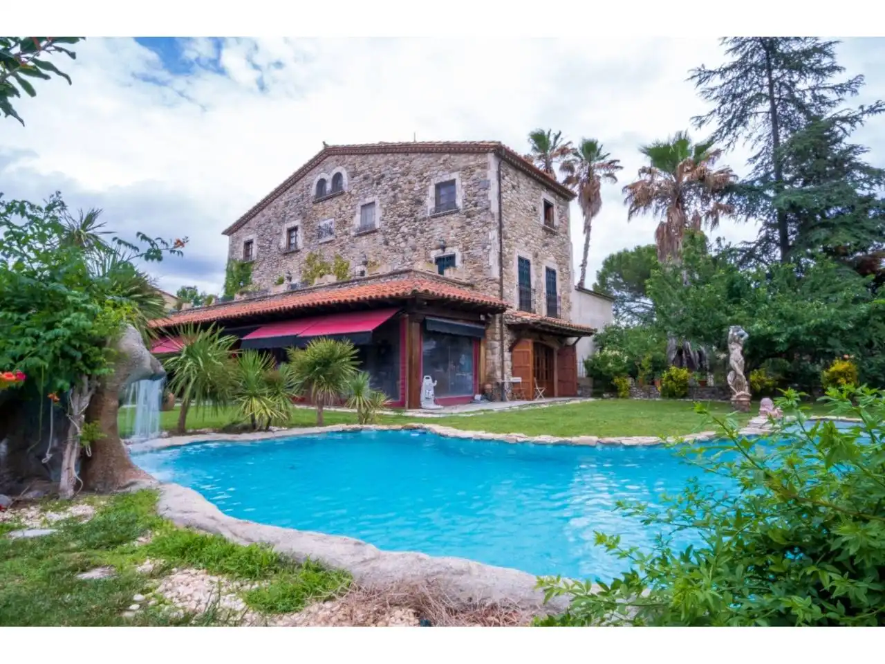 Vista exterior de Casa adosada en venda en Argelaguer amb Jardí privat i Piscina