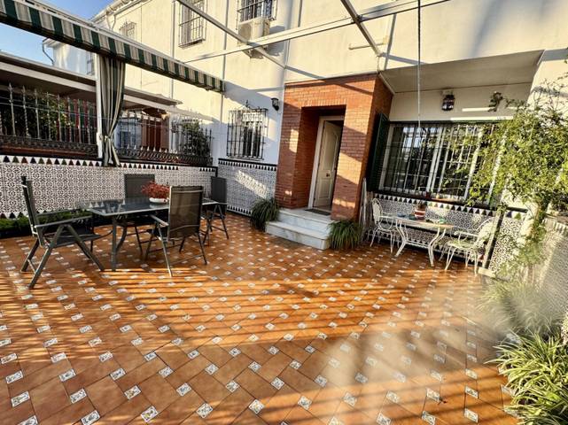 Casa-chalet en Venta en Hernán Cortés en Condequinto