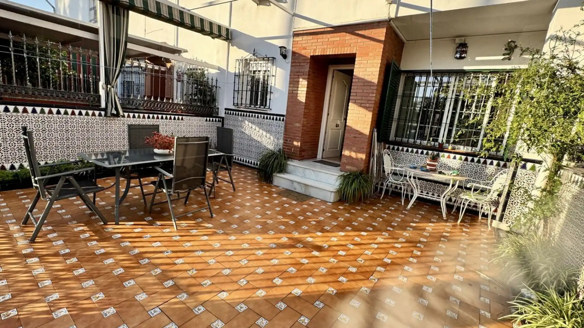 Terrassa de Casa o xalet en venda en Montequinto amb Aire condicionat i Traster