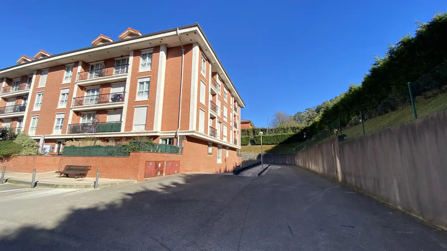 Außenansicht von Garage zur Miete in Entrambasaguas, Cantabria