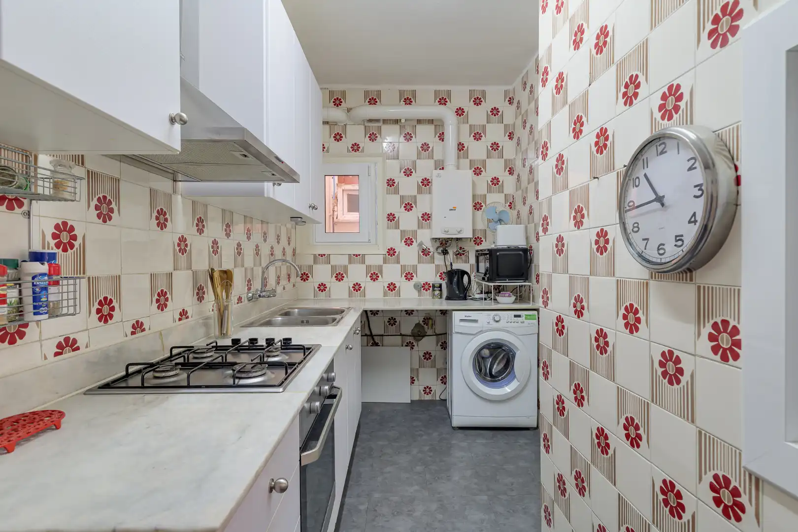Cocina de Piso en venta en Pineda de Mar con Calefacción, Balcón y Piscina comunitaria