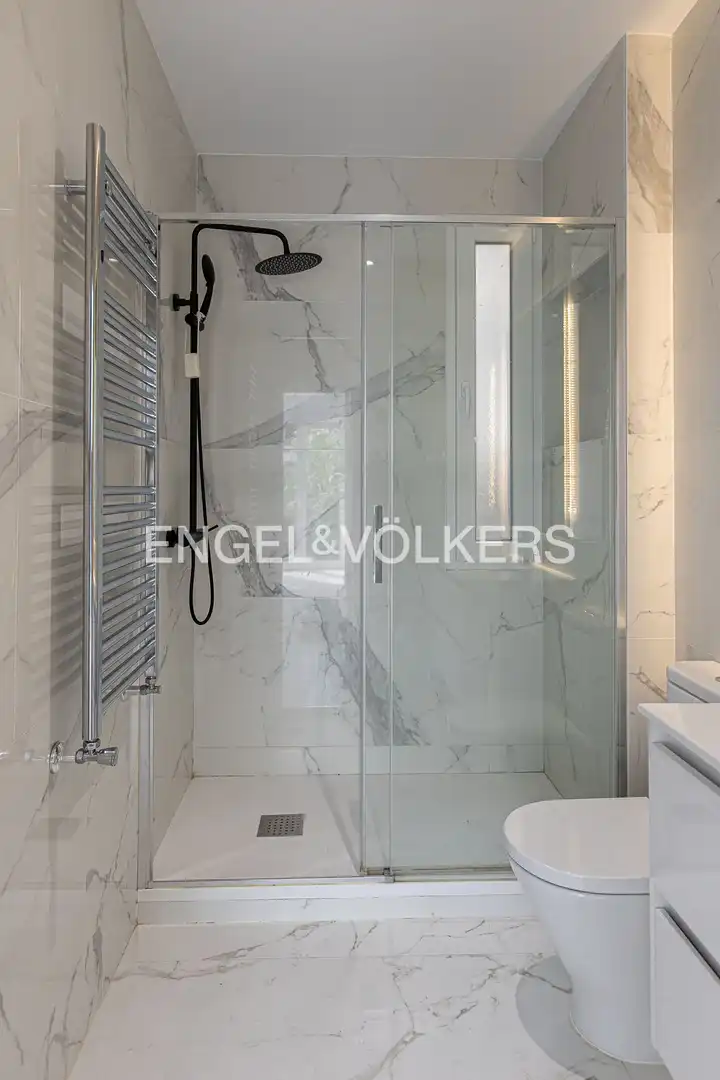 Bathroom of Flat for rent in Madrid  with Air Conditioner, Heating and Storage room