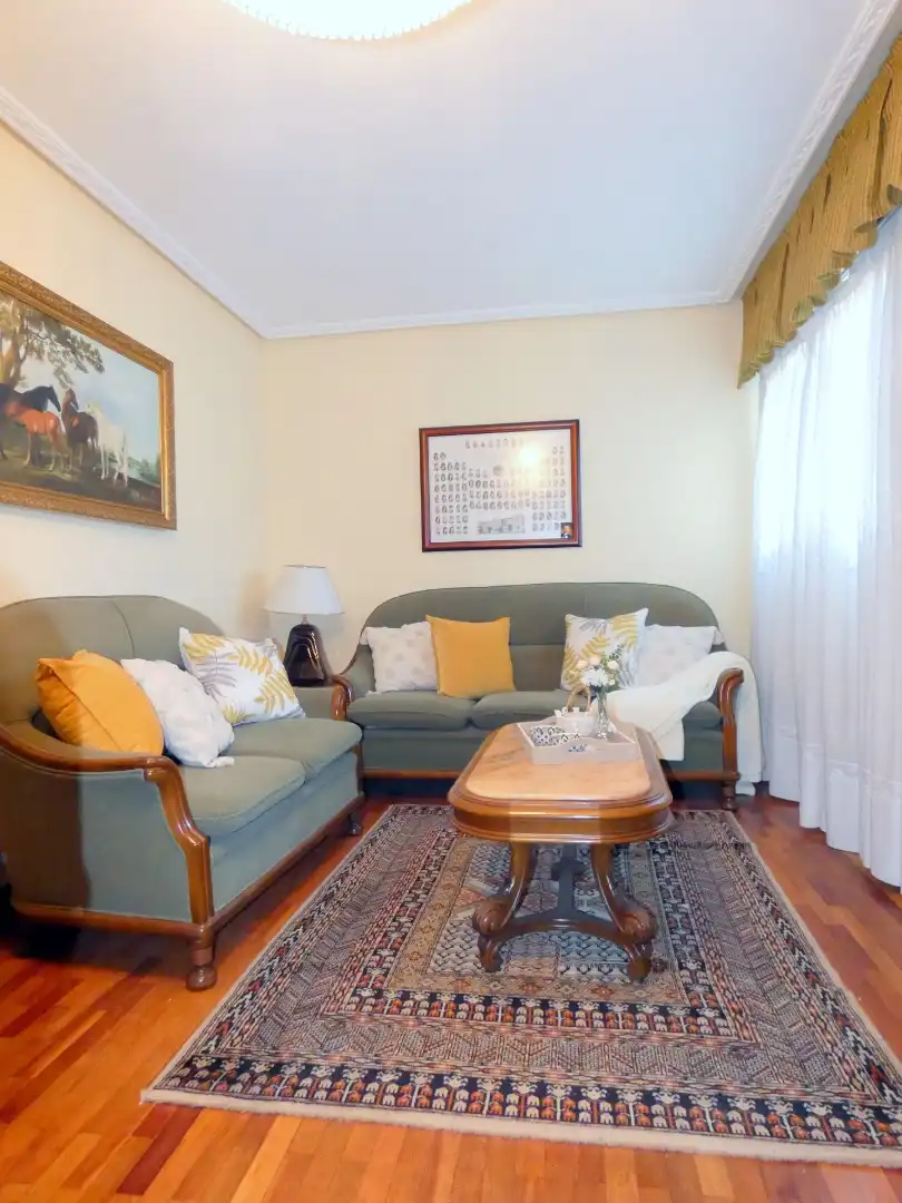 Flat for sale in Karmelo Kalea, Santutxu - Basarrate