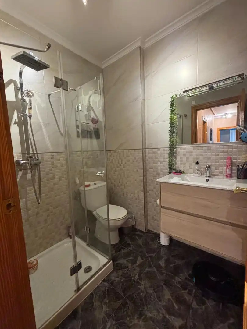 Casa adosada en venta en Calle MARIA DE ZAYAS-B SANTIAGO, 28, Miranda