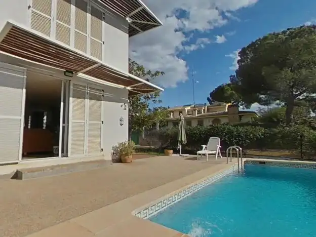 Flat with garden for sale in calle padilla 15
