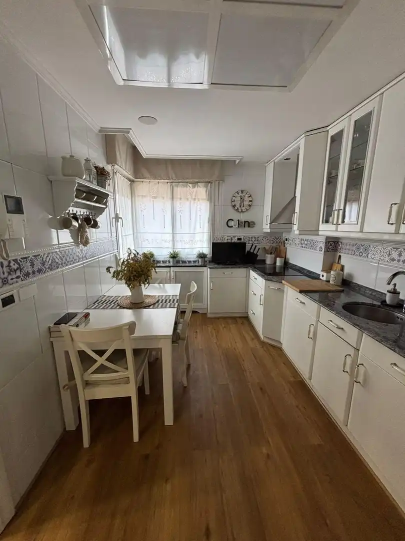 Cocina de Ático en venta en Villamediana de Iregua con Jardín privado, Parquet y Piscina