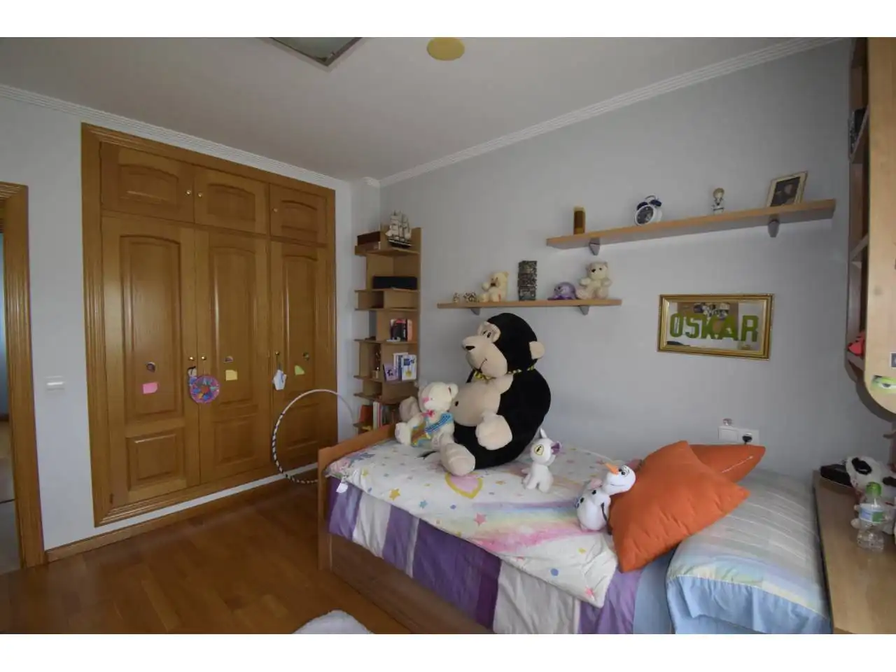 Dormitori de Casa o xalet en venda en León Capital  amb Calefacció, Parquet i Terrassa