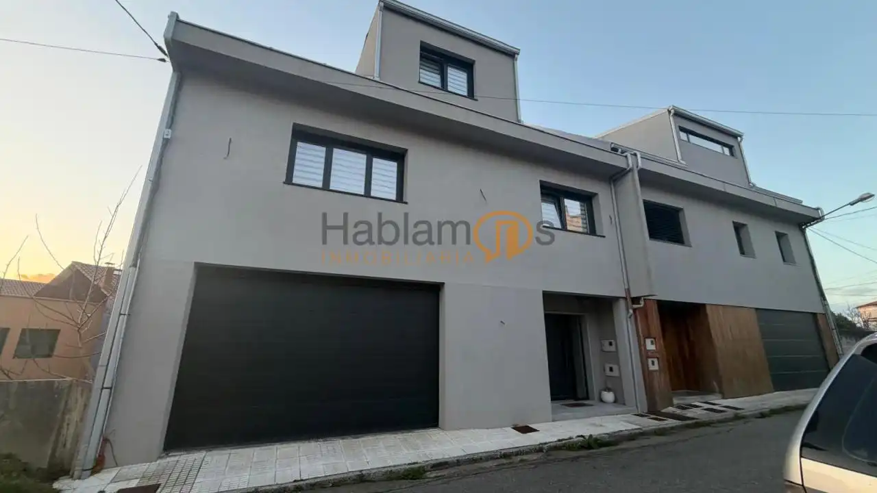 Vista exterior de Casa o chalet en venta en Vilagarcía de Arousa con Calefacción, Jardín privado y Terraza