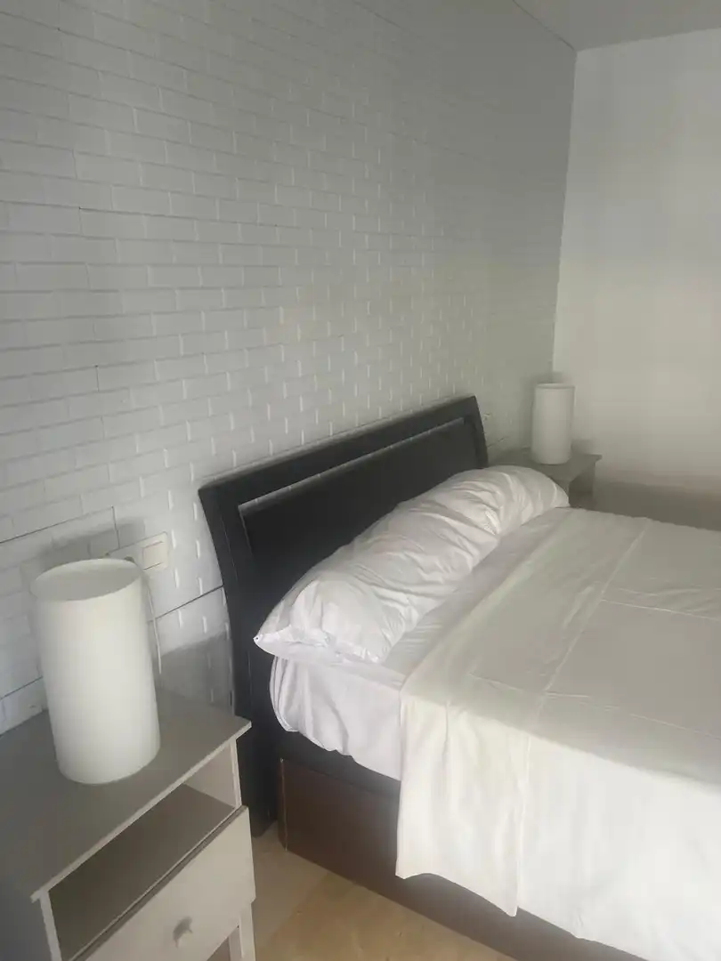 Habitación de Apartamento de alquiler en Marbella con Aire acondicionado, Terraza y Trastero